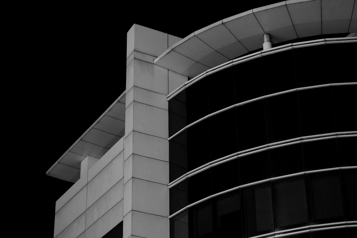 a black and white photo of a building