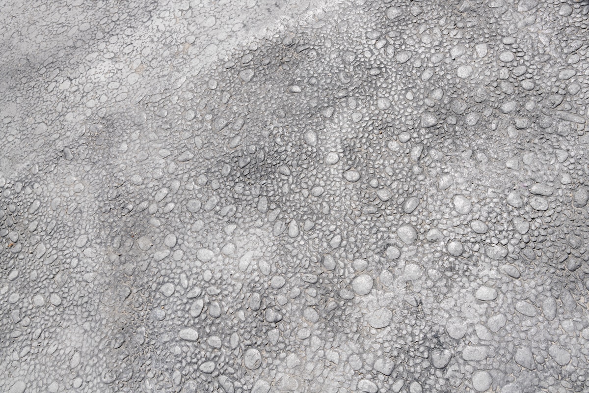 a black and white photo of water bubbles