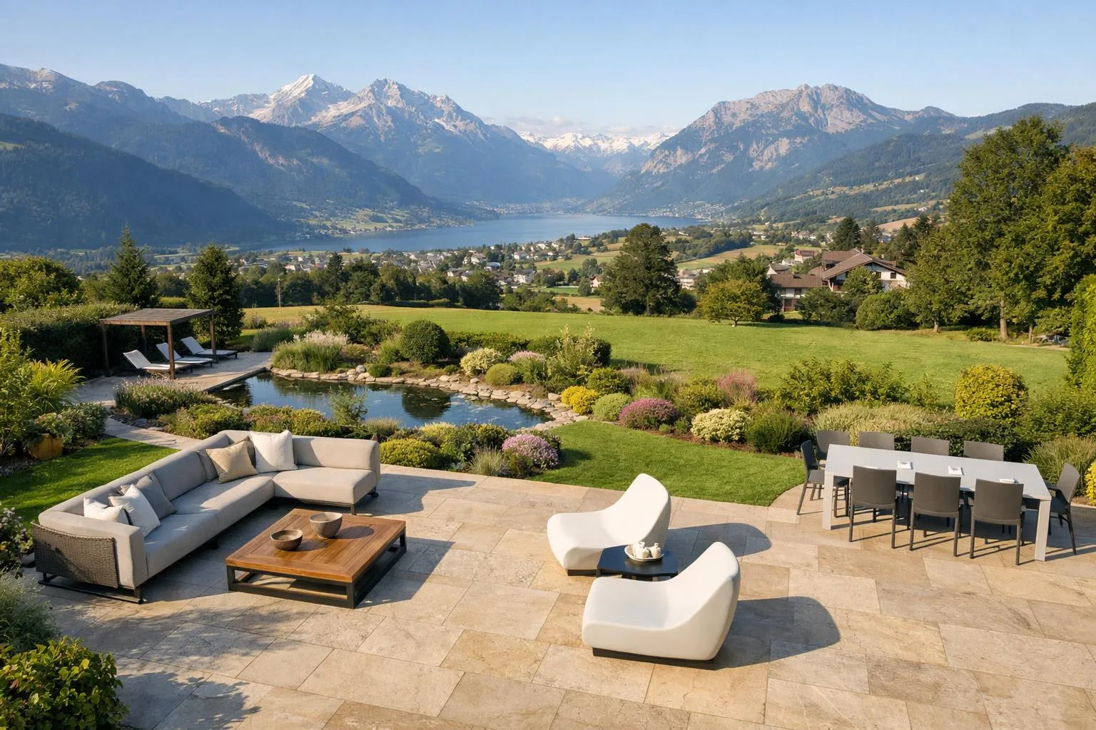 Terrasse contemporaine en dalles de pierre naturelle beige avec mobilier design, jardin paysager et montagnes suisses en arrière-plan, lumière naturelle du matin