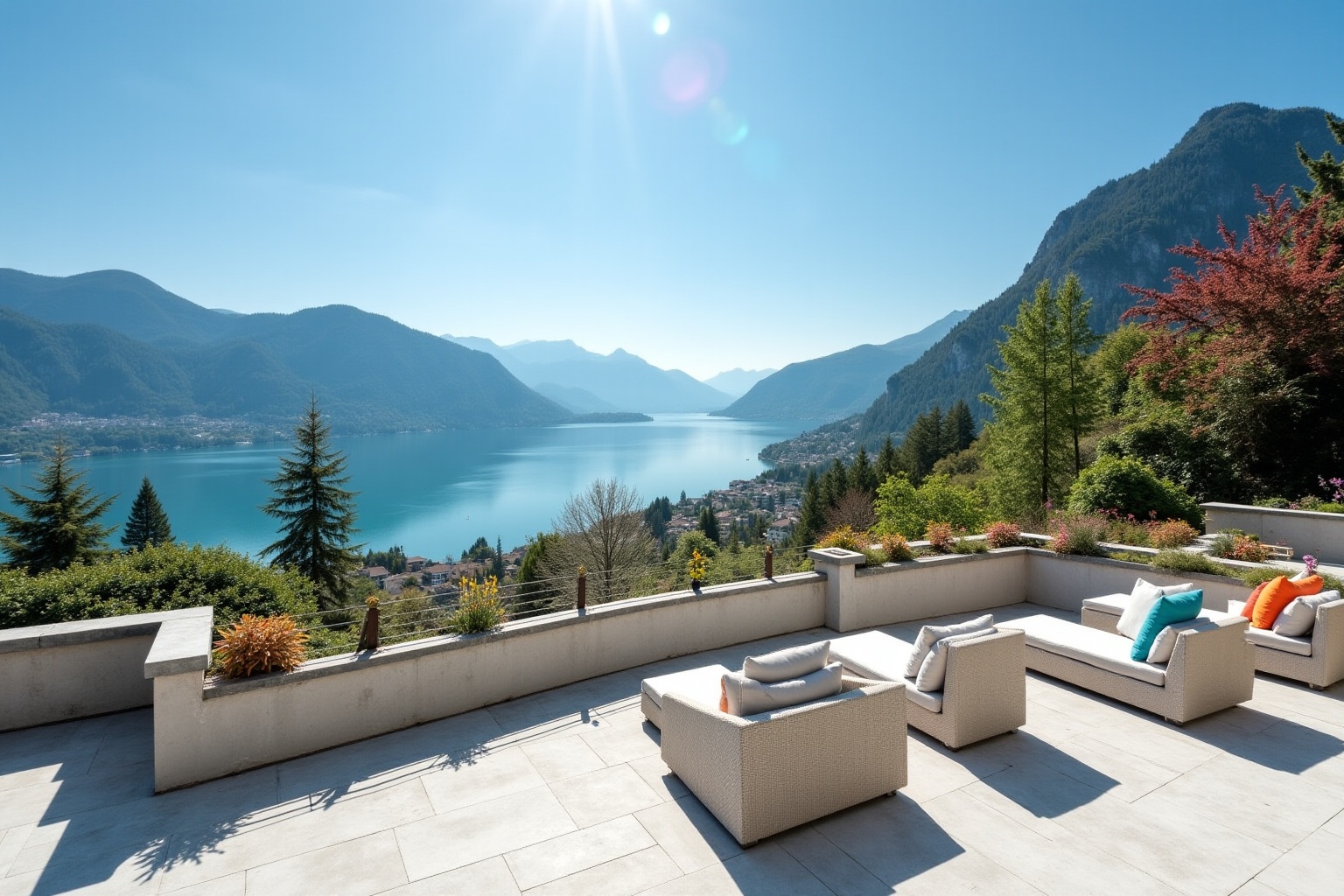 Terrasse avec vue panoramique sur un lac de montagne entouré de forêts.