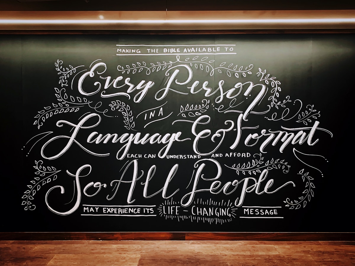 Affiche murale avec texte calligraphié sur la Bible et le message de la vie.